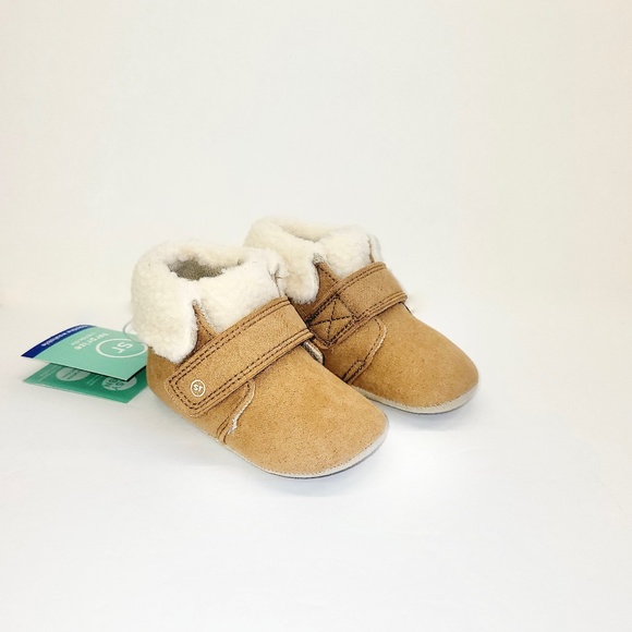 Surprise by Stride Rite Faux Fur Infant Booties - 12-18 Months - Picture 1 of 7
